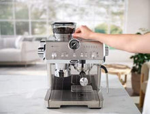 De'Longhi La Specialista Opera integrated grinder with 15 settings