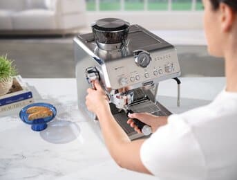 De'Longhi La Specialista Opera Smart Tamping Station