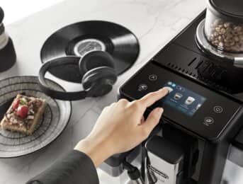 De'Longhi Rivelia one-touch coffee drink selection display