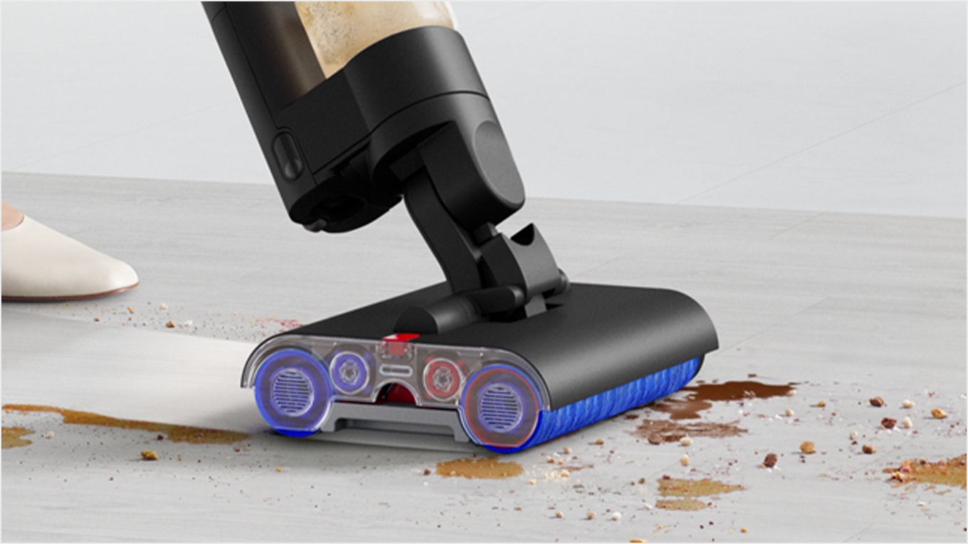 Dyson WashG1 removing tough stains and dry debris simultaneously